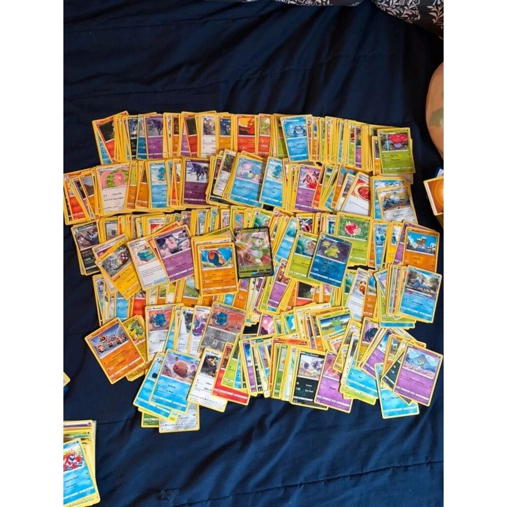 500 Pokémon card lot Commons/ HOLOS/ V lot #4